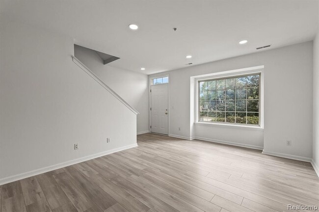 Building Photo - 3094 Camden Dr