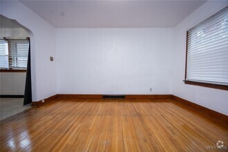 Building Photo - 1801 Niagara St