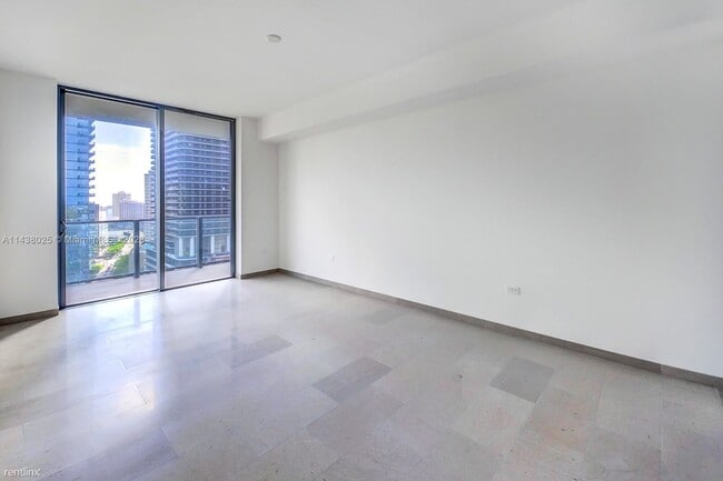 Building Photo - 2 br, 2 bath Condo - 88 SW 7th St Luxury r...