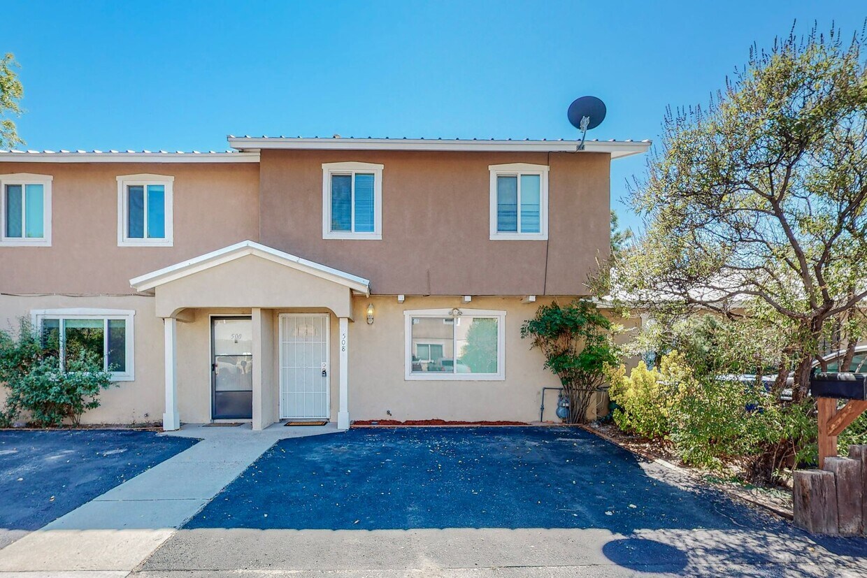 Primary Photo - North Valley 2/story 3/BD 1.5/BA Townhome-...