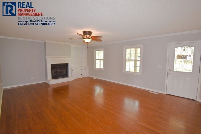 Building Photo - Amazing 4 bd 3 bath home! Fenced in yard, Attached garage and Bonus room, washer and dryer included!