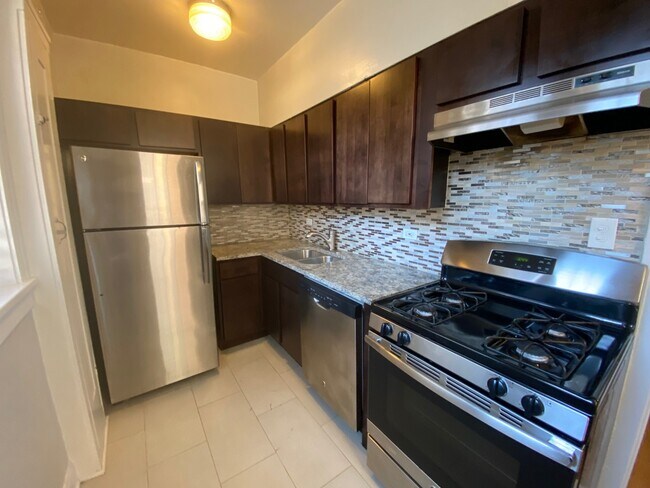 Foto del edificio - 1303 Elmwood Ave