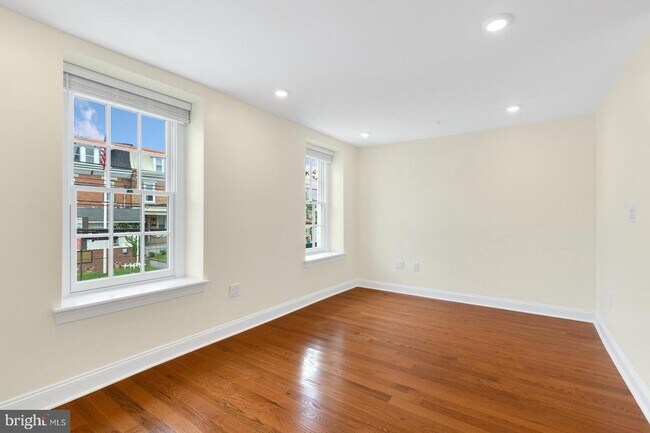 Building Photo - 6605 Ridge Ave