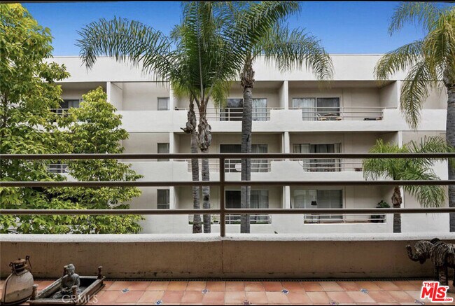 Foto del edificio - 1131 Alta Loma Rd