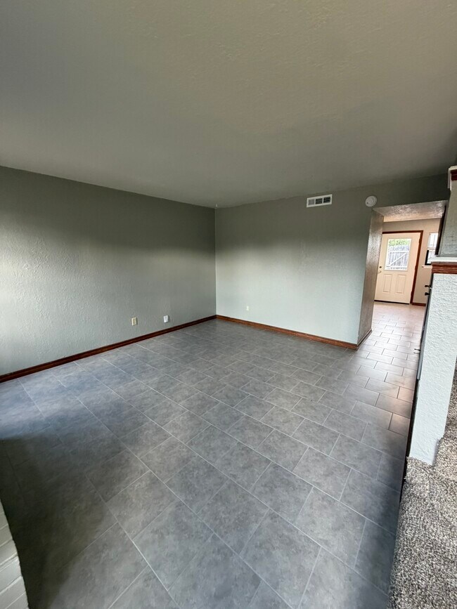 Foto del edificio - 2125 Beaumont Dr