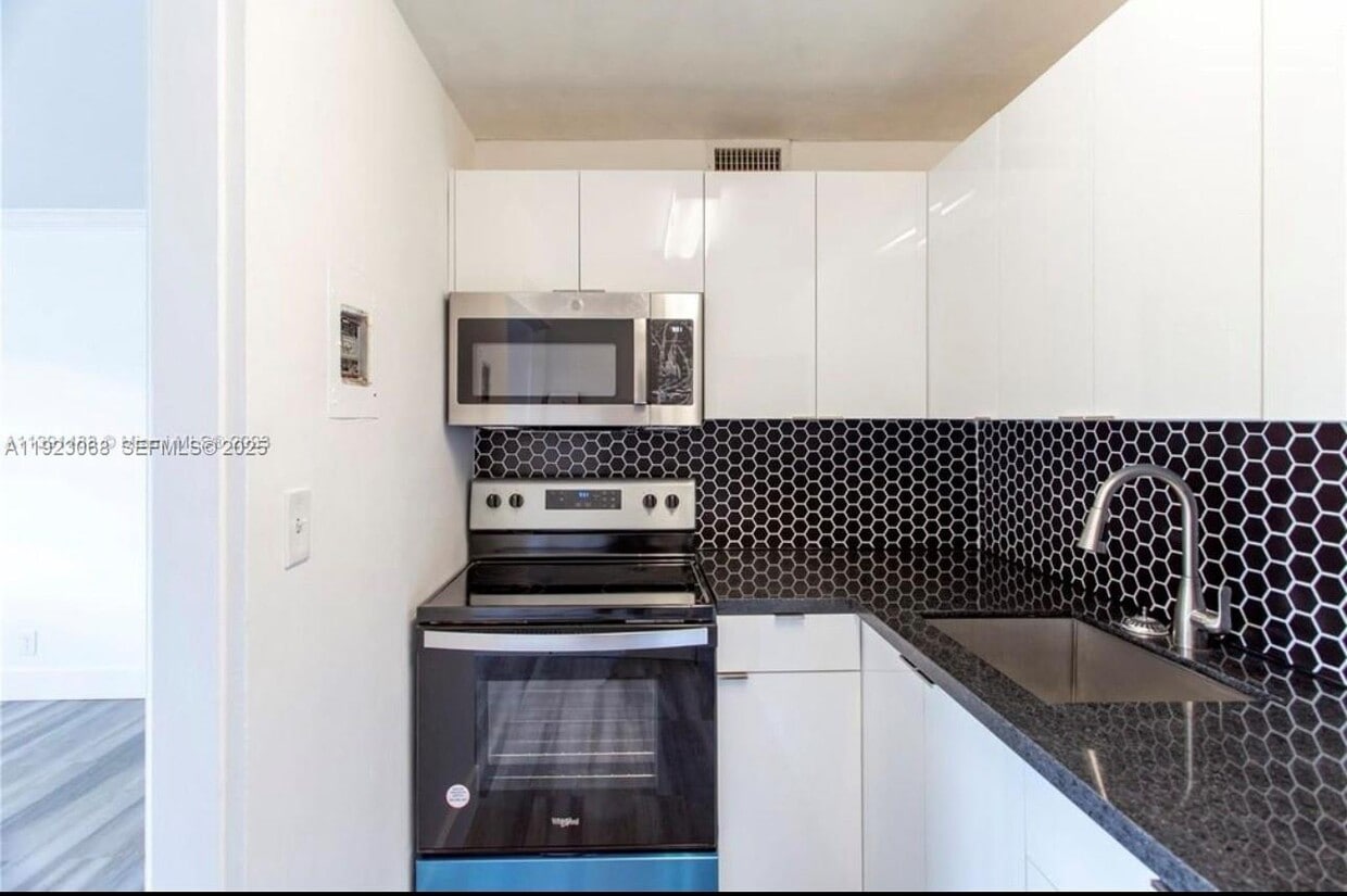 Primary Photo - 11005 SW 1st St