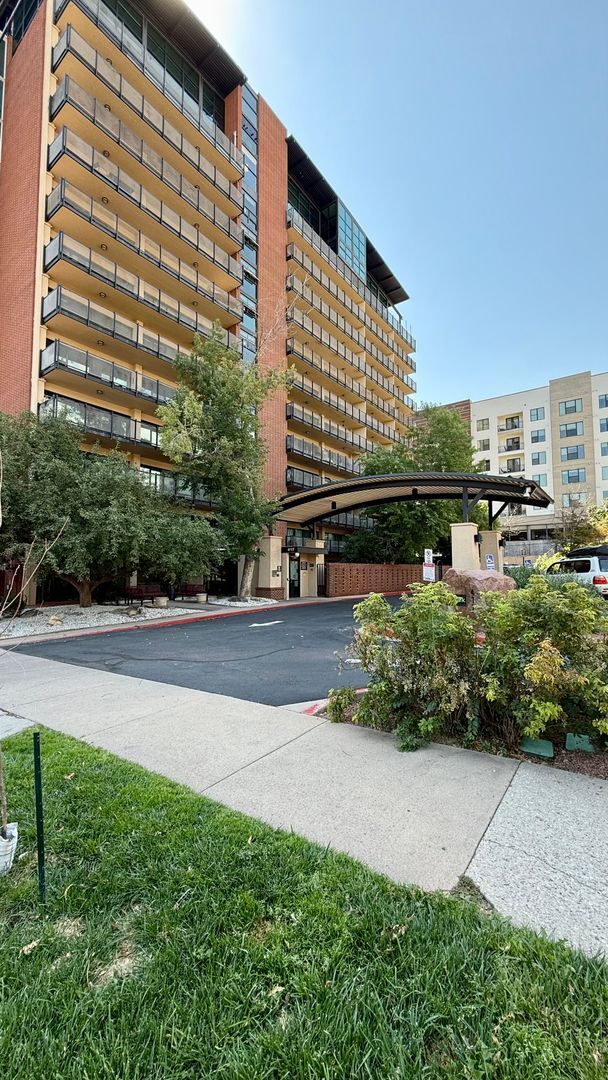 Foto del edificio - Beautiful Apartment on E Kiowa- all utilities included!!