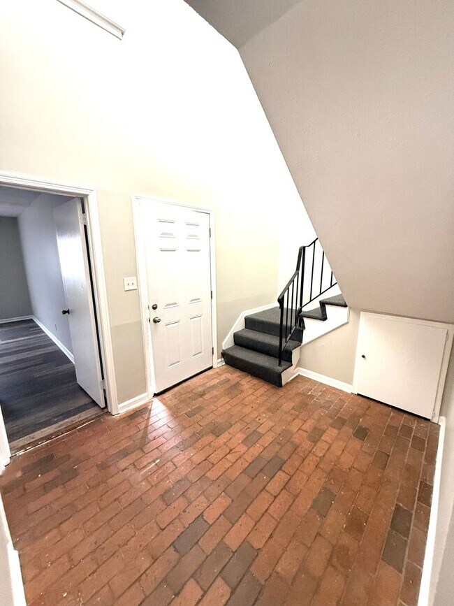 Foto del edificio - ** 3 Bed 2.5 Bath located close to Shakespear park ** Call 334-366-9198 to schedule a self-showin...