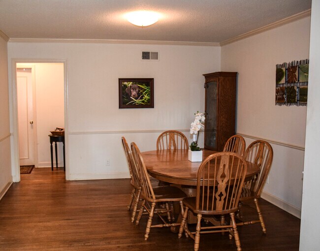 Foto del edificio - 596 Country Club Ln