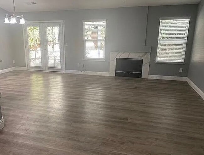 Building Photo - Look no more !