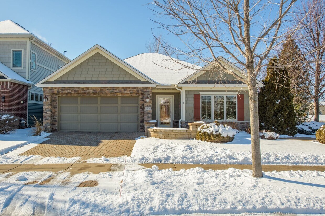 Rare lakes townhouse available, 1 level l... - Rare lakes townhouse available,  1 level l...