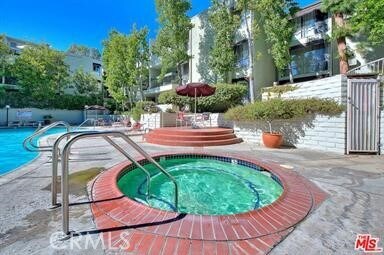 Foto del edificio - 4900 Overland Ave