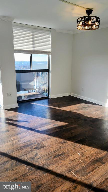 Building Photo - 6100 Westchester Park Dr