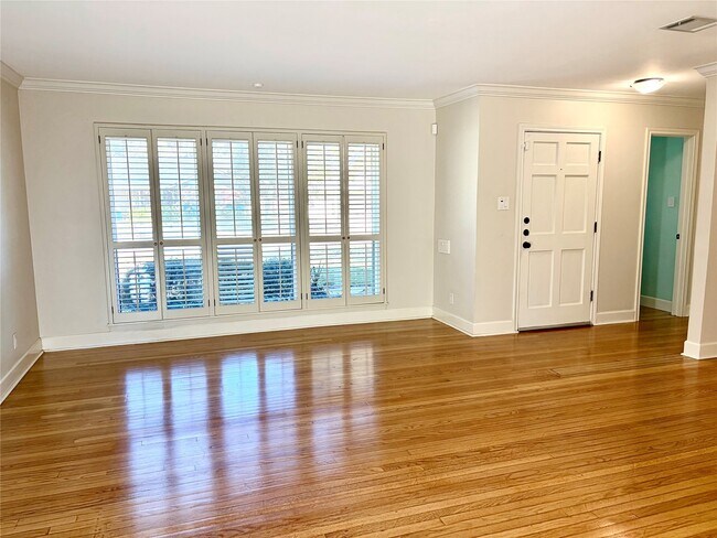 Foto del edificio - 5019 Poinciana Dr