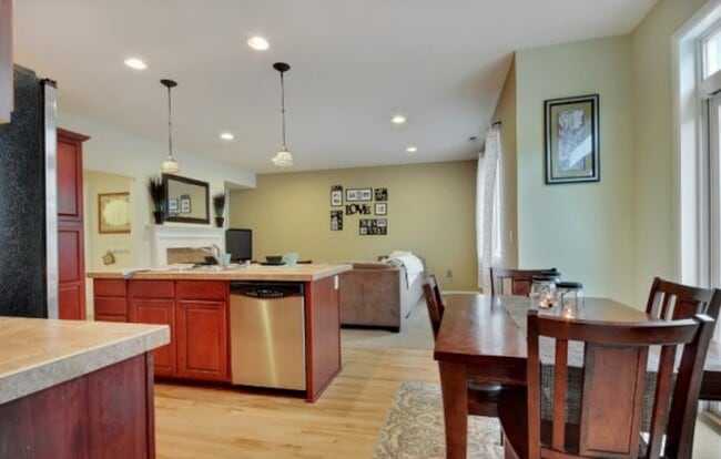 Building Photo - 6408 40th St Ct E