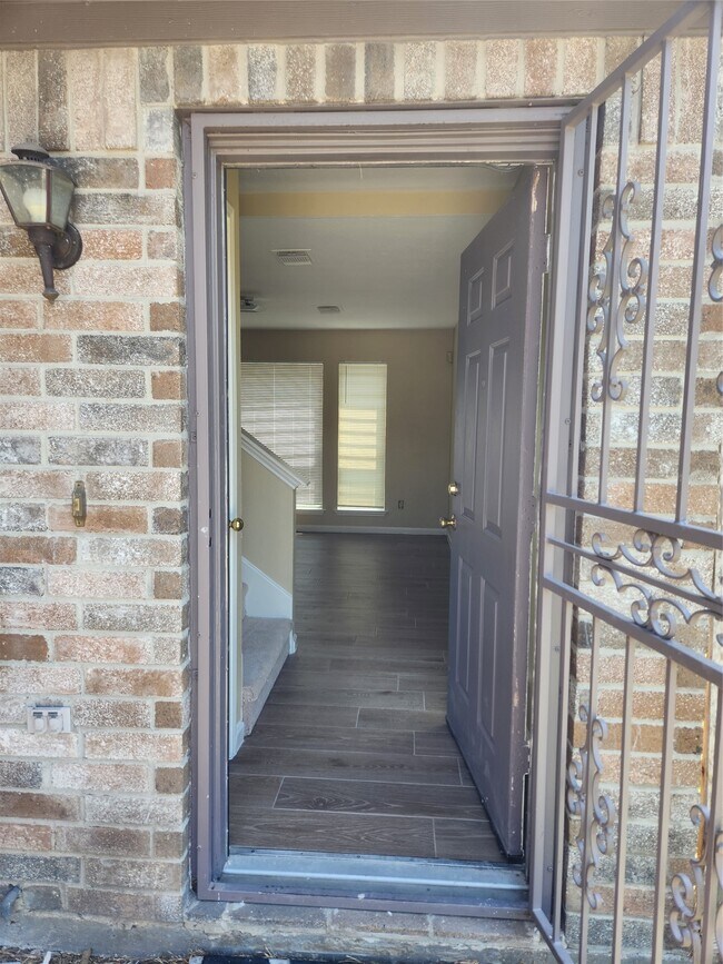 Building Photo - 7631 Goudin Dr