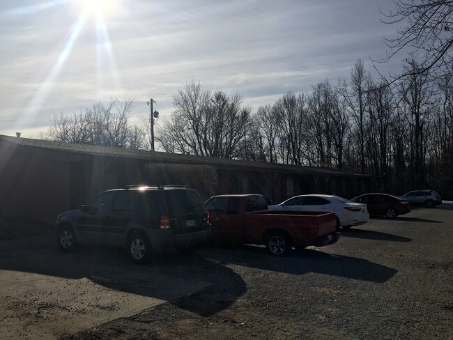 Frente - vista completa del sixplex - 801 S Main St