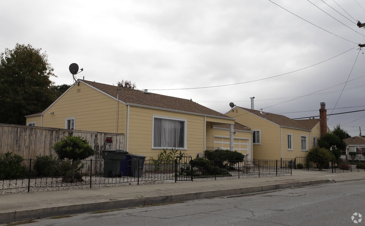 Building Photo - 1580 Santa Maria St