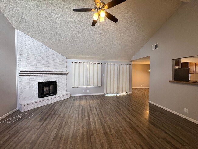 Foto del edificio - Beautiful Home in College Park!