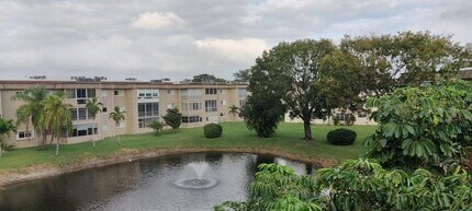 Building Photo - 715 Lori Dr