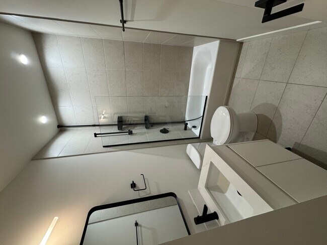 Foto del edificio - 1414 E 65th Pl