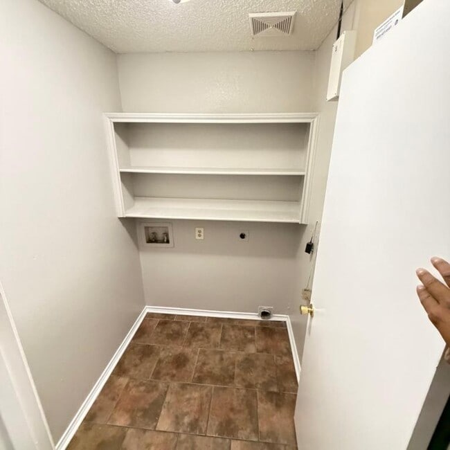 Building Photo - 5304 Waterford Dr