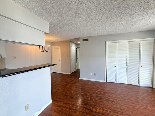 Foto del edificio - 2750 Holly Hall St
