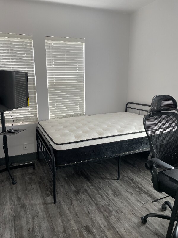 Foto principal - 840 N Rural St