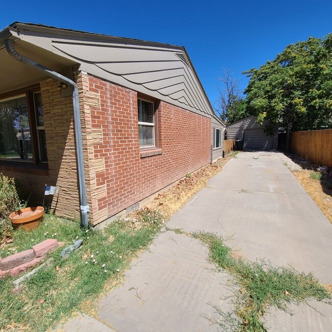 Building Photo - 1260 Pinyon Ave