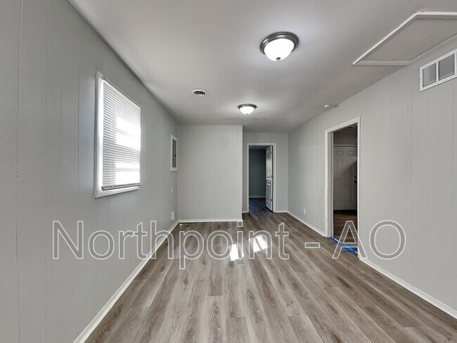 Foto del edificio - 6104 E 148th St