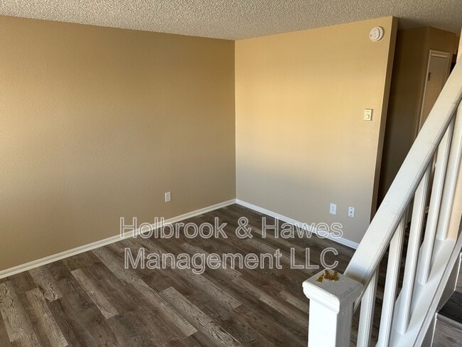 Foto del edificio - 4881 Basswood Dr