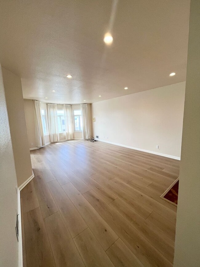 Top Floor 4x2 - Top Floor 4x2 House