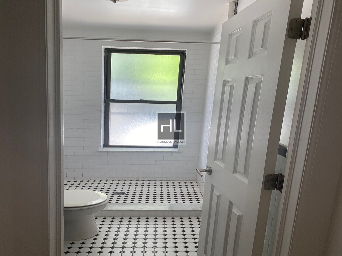 Foto del edificio - 21-81-81 38th St