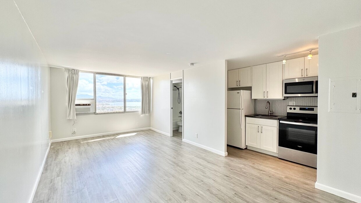Primary Photo - RENOVATED, PENTHOUSE VIEWS - Studio Unit i...