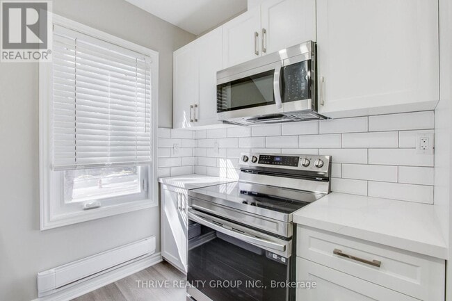 Building Photo - 140 Wellington St