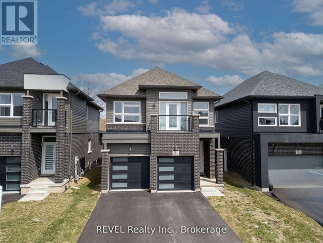Building Photo - 139 Caroline St