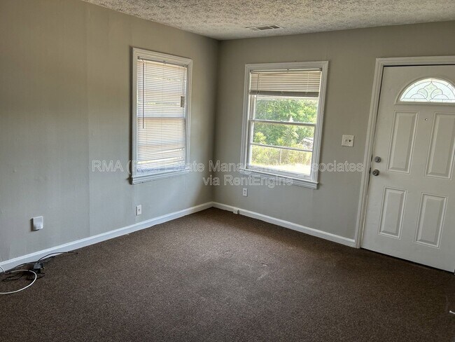 Foto del edificio - 413 Springview Dr