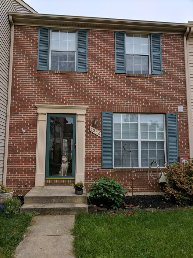Front entrance of the property - 6250 Deep River Canyon
