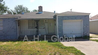 Building Photo - 1002 N Woodland St