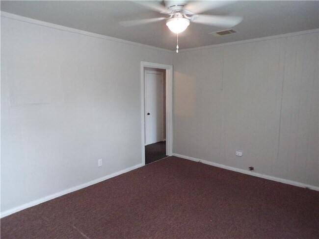 Building Photo - 701 W Avenue K
