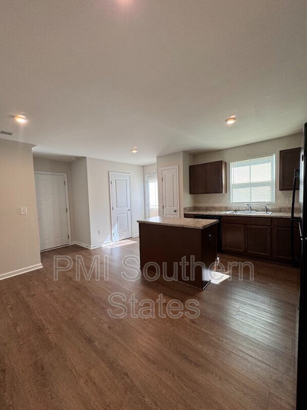 Foto del edificio - 926 Shakespeare Dr