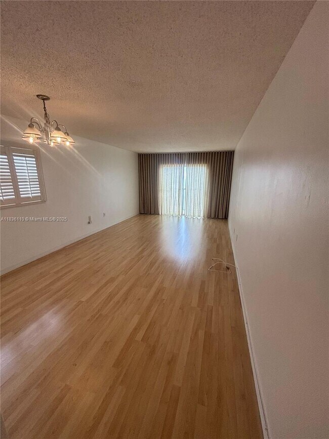 Foto del edificio - 1150 Collins Ct