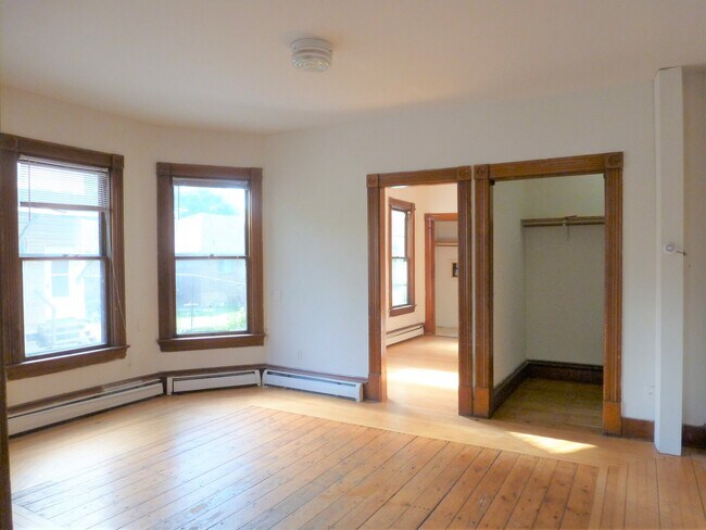 Building Photo - 12 Hickok Pl