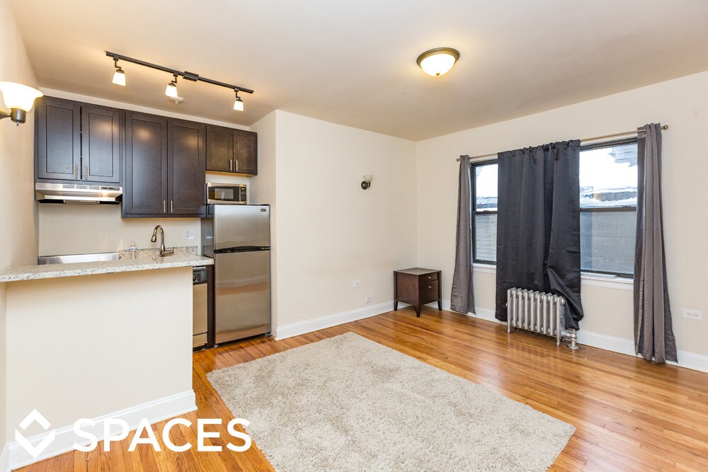 Primary Photo - 2959 N Damen Ave