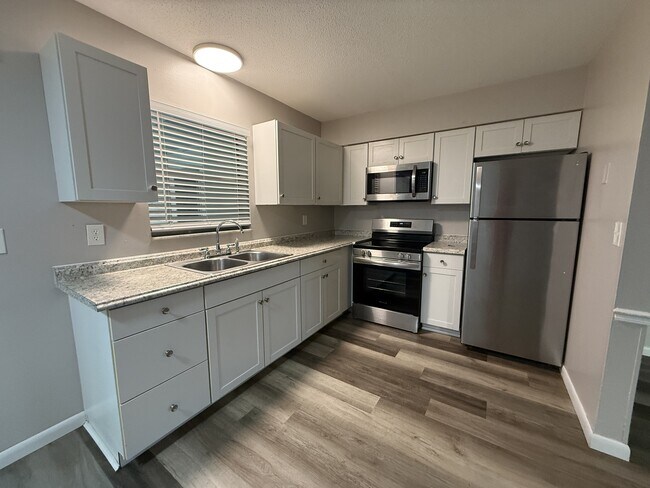 Foto del edificio - 352 Briarwood Rd