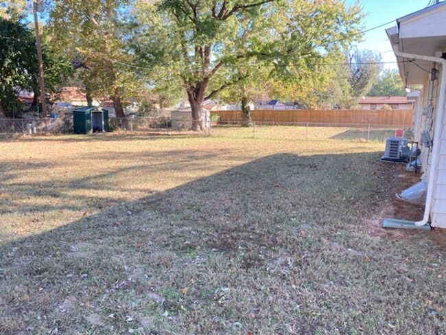 Building Photo - 3 Bedroom and 1 Bath House in Haysville