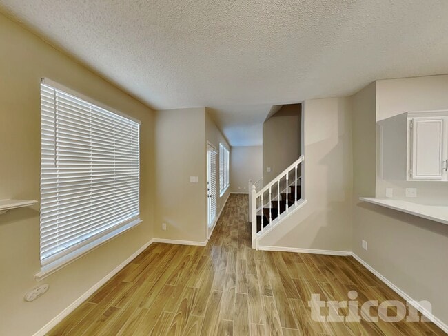 Foto del edificio - 317 Meandering Way Ct