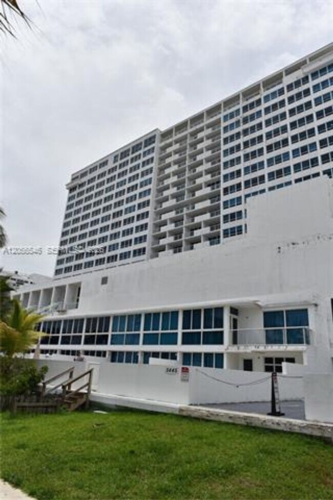 Building Photo - 5555 Collins Ave