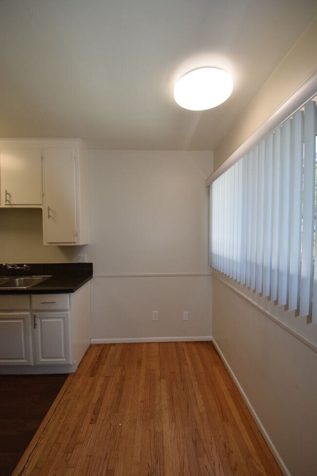 Foto del edificio - 1422 Gordon St