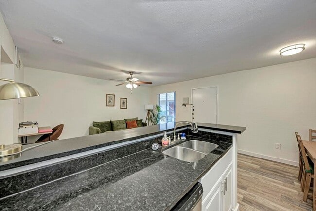 Foto del edificio - WASHER / DRYER, WOOD FLOORS OPEN LIVING LA...